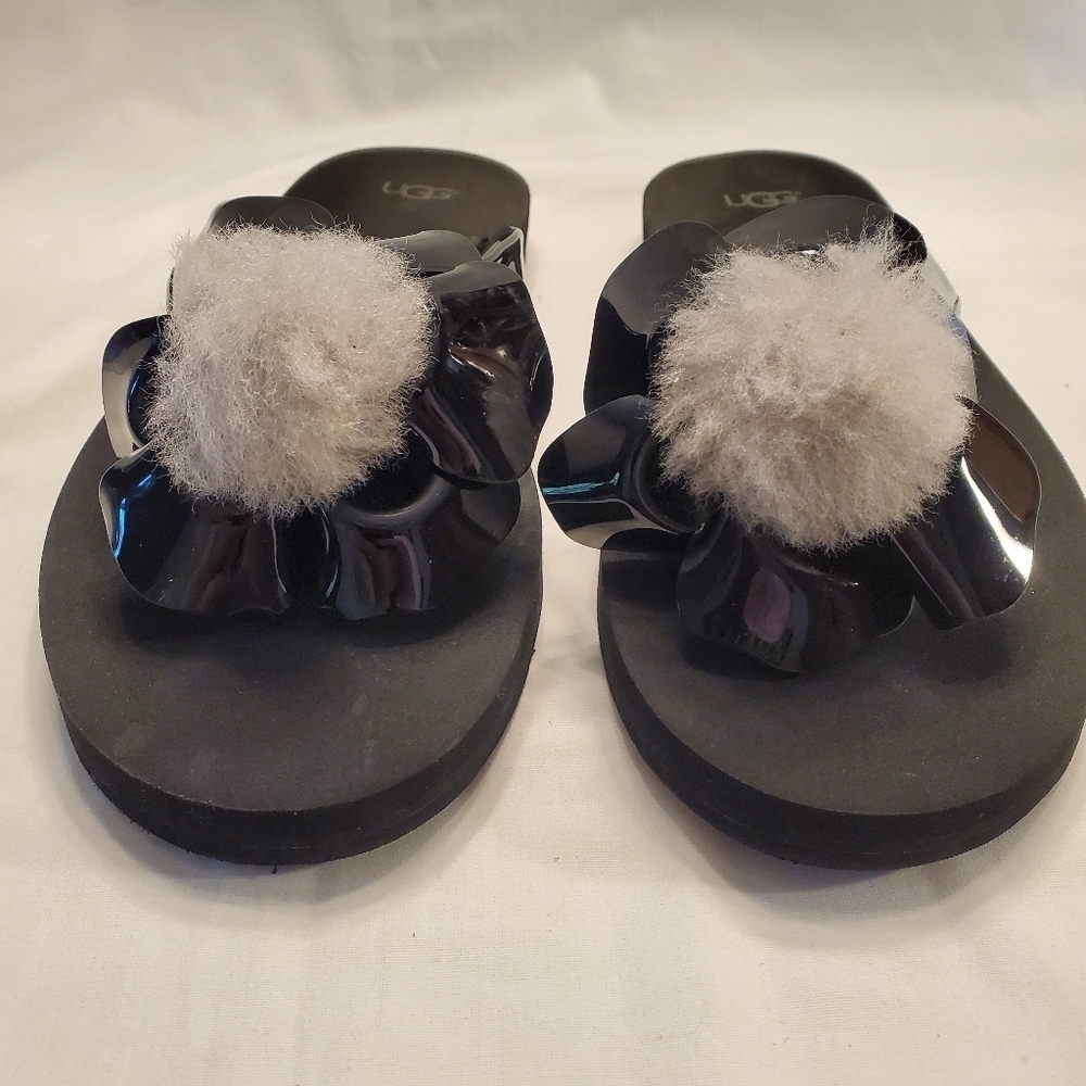 UGG Women's Poppy Flower Flip Flop Black Strap Black Outsole Size 6